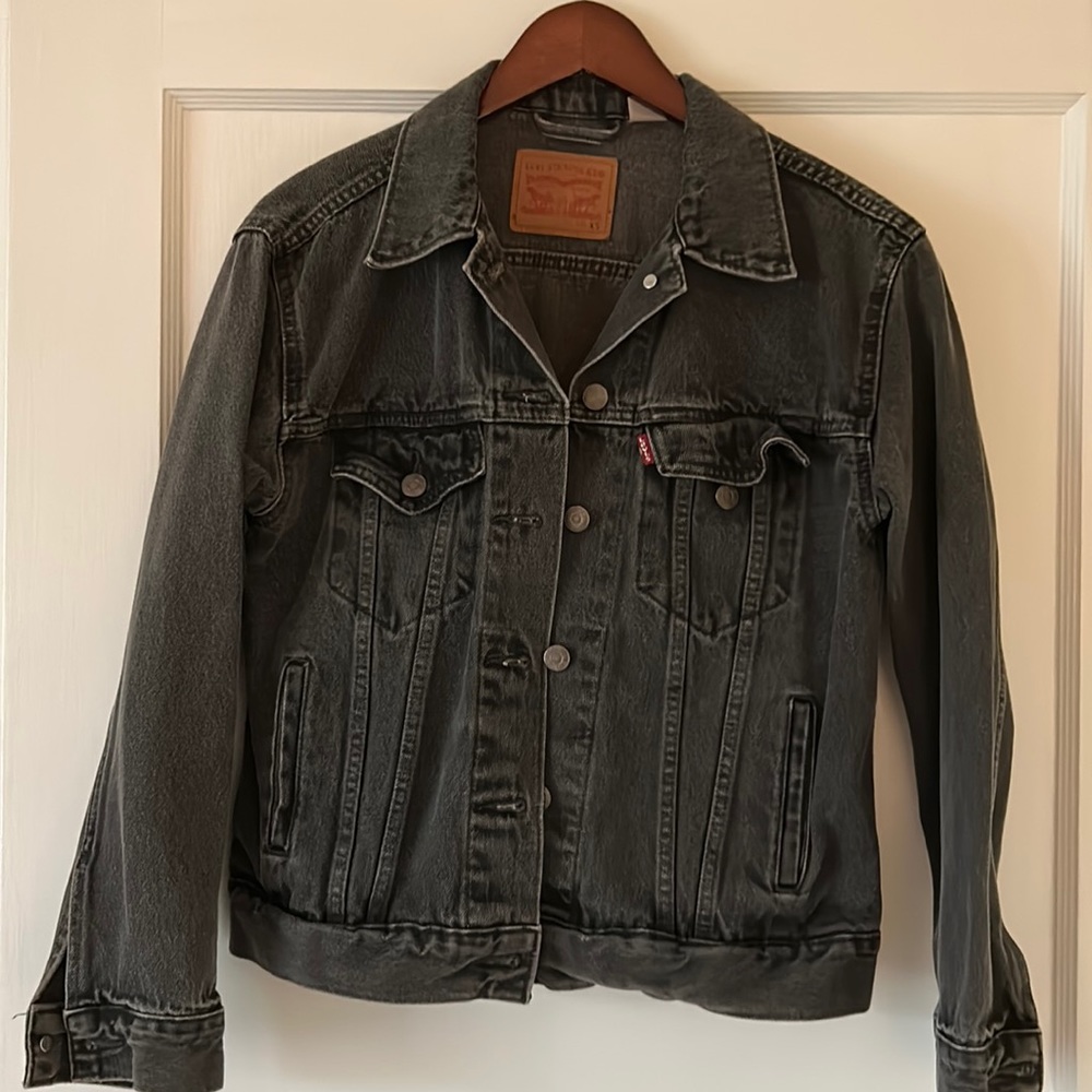 Levi’s faded black denim jacket size XS